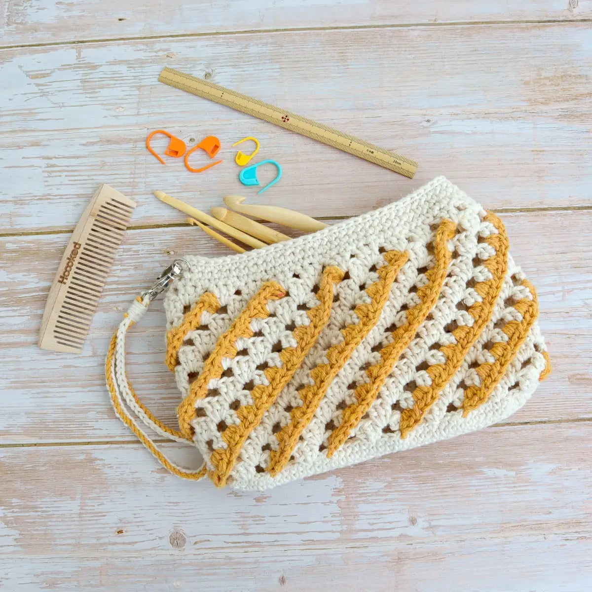 Hoooked Crochet Kit - Kuala Lumpur Clutch Bag